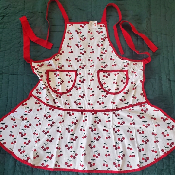 Apron covered in Cherries. NEW with Tags. Great Hostess gift! - Picture 6 of 6